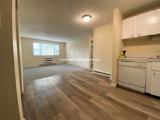 Building Photo - 74 Craigie St