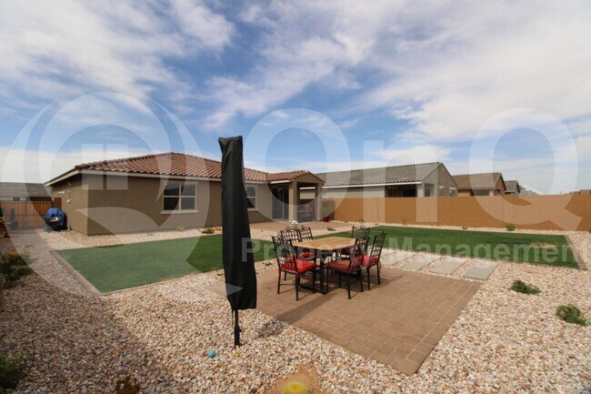 Foto del edificio - 2589 E San Miguel Dr