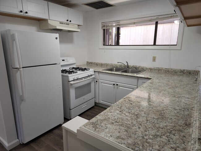 Building Photo - 3363 Linden Ave