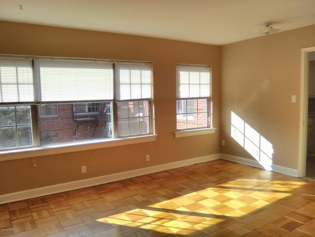 Foto del edificio - 1327 Everett Ave