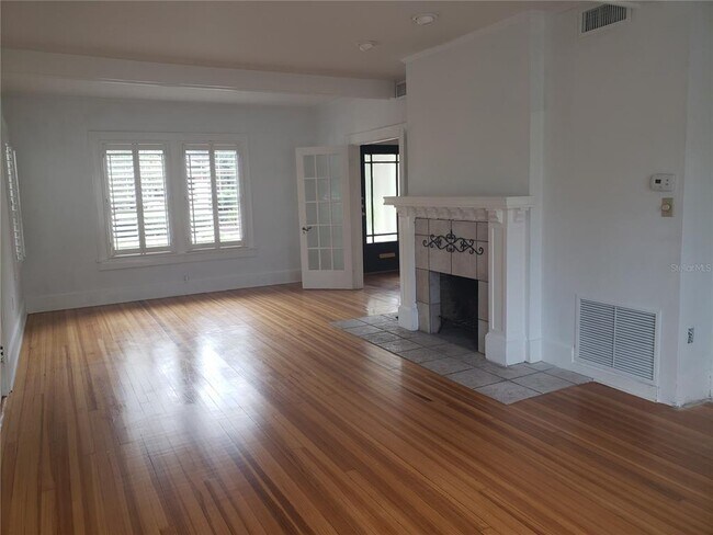 Foto del edificio - 300 8th Ave NE