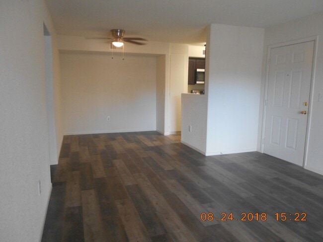 Building Photo - 1 Bedroom Remodeled located in Latigo!