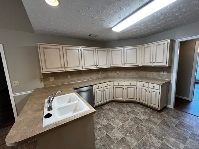 Building Photo - Blending Relaxation & Sophistication to Cr...