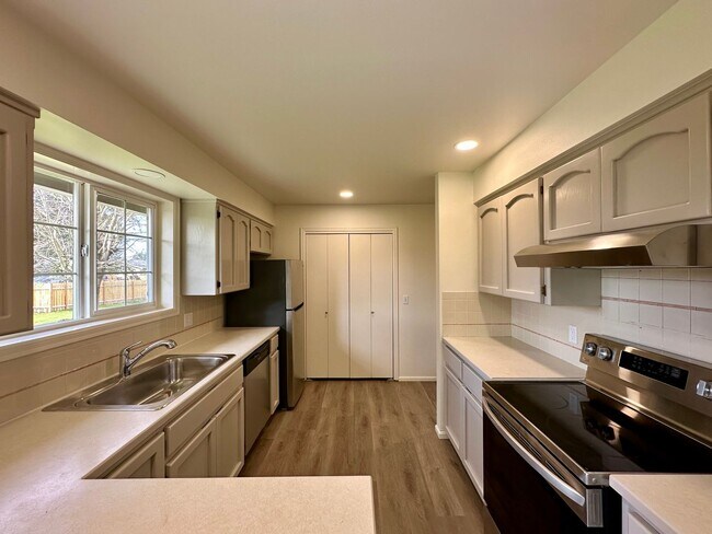 Foto del edificio - 905 Nooksack Rd