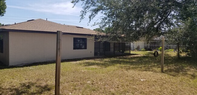 Trasero - 2185 N Normandy Blvd