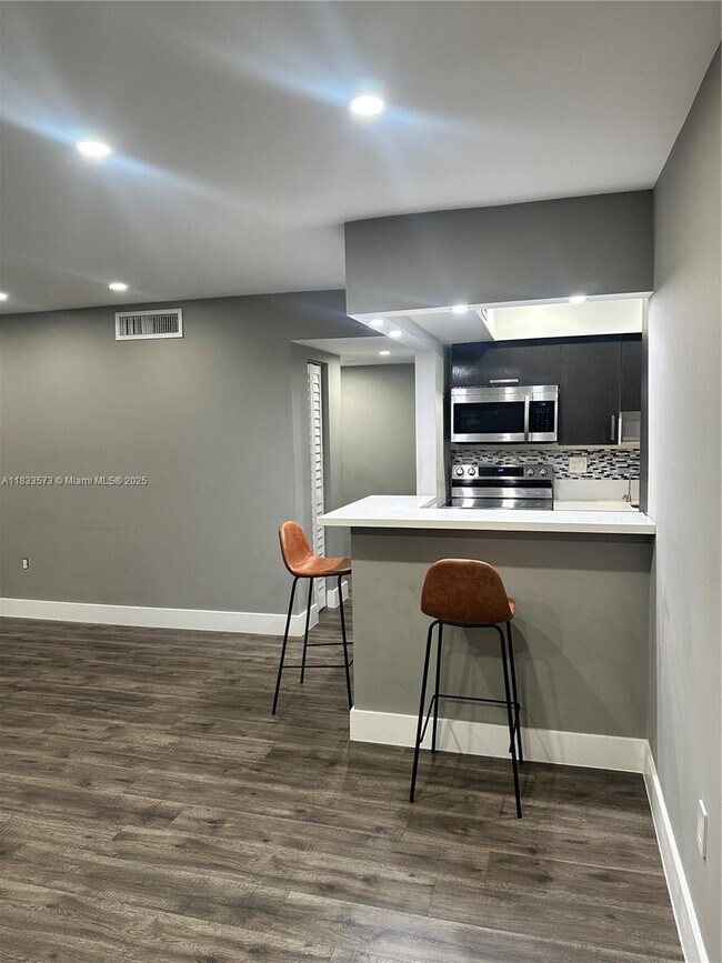 Foto del edificio - 9449 SW 76th St