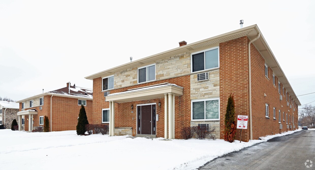 Primary Photo - 1414-1420 E Warnimont Ave