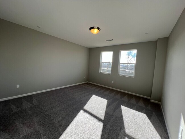 Foto del edificio - 4/2.5 GORGEOUS Townhome in Minden!
