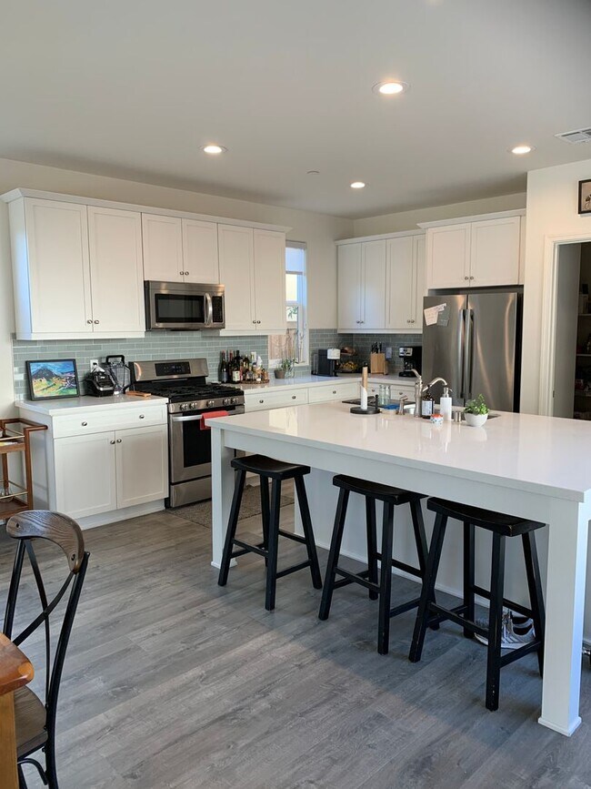 Foto del edificio - Beautiful 4 BD / 3 BA Home in Righetti Ranch