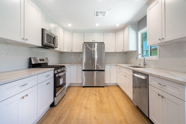 Building Photo - 1049 W 62nd St