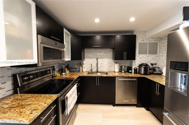 Foto del edificio - 2851 NE 183rd St