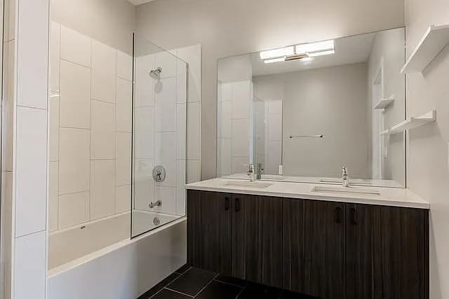 Building Photo - 2556 W Armitage Ave