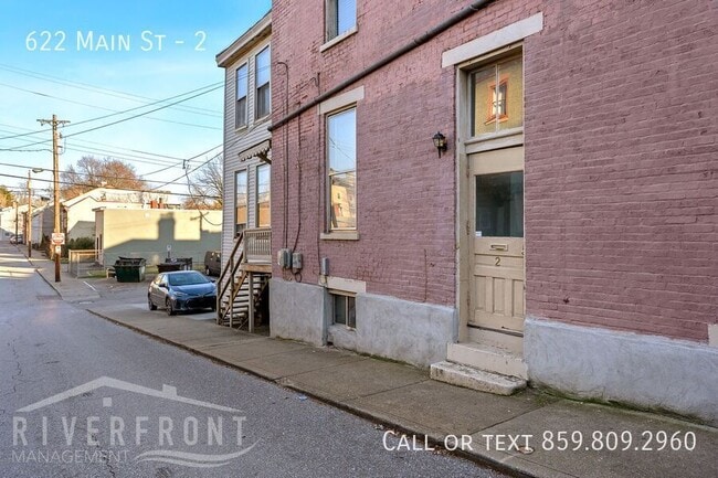 Building Photo - 622 Main St