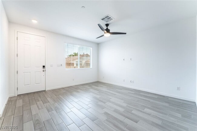 Foto del edificio - 5730 Sky Pointe Dr