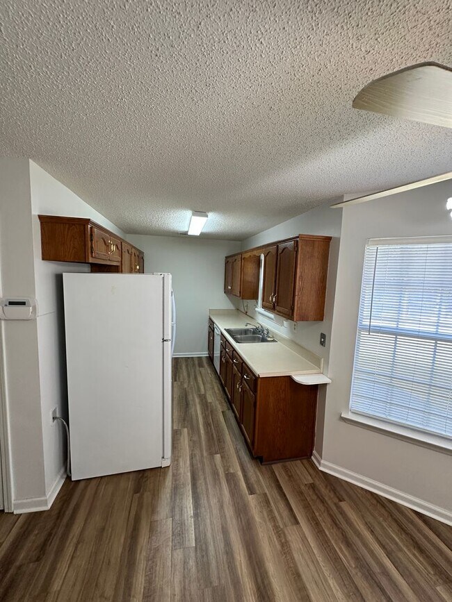 Building Photo - Adorable 3 BR/ 2 BA in Richwood!