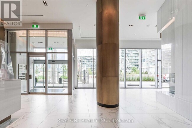 Building Photo - 15 Queens Quay E