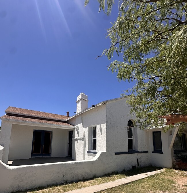 Building Photo - Delightful and Cozy 3bdrm 1bath Home For R...