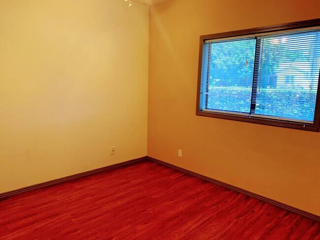 Foto del edificio - 10943 Laurel Canyon Blvd