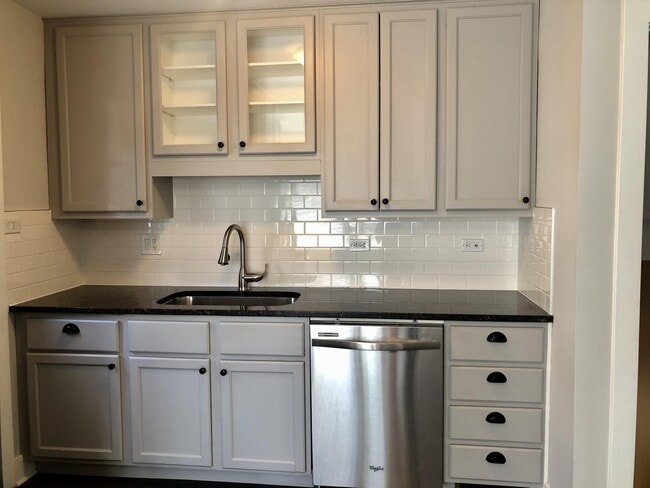 Foto del edificio - 4244 Gilbert Ave