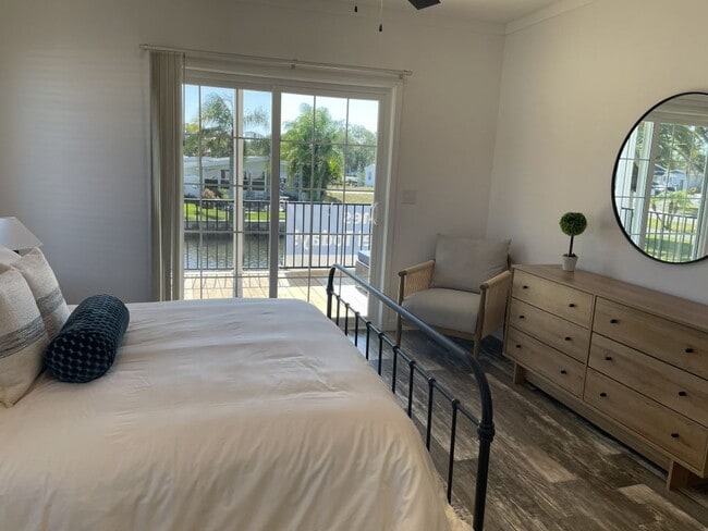 Foto del edificio - 5714 Blue Harbor Dr