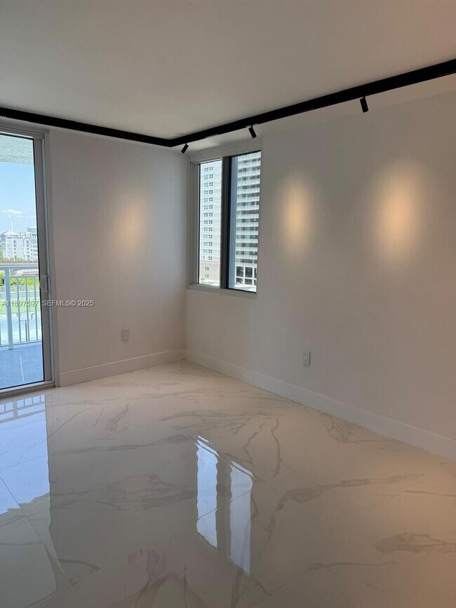 Building Photo - 800 N Miami Ave