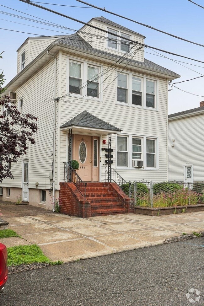 Building Photo - 153 Banta Ave