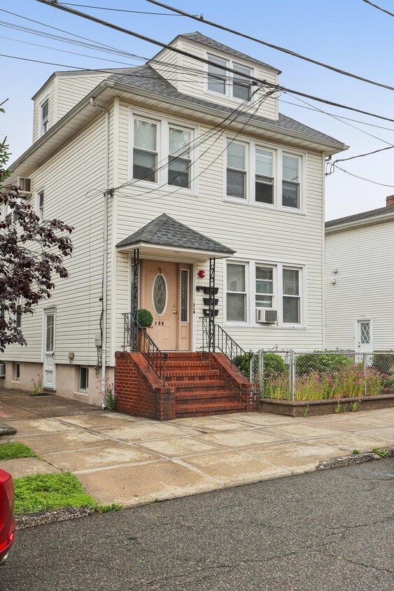 Primary Photo - 153 Banta Ave