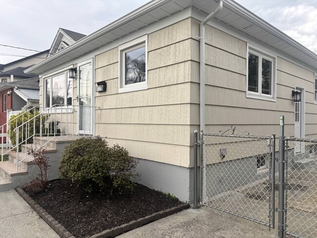 Foto del edificio - 527 Willowbrook Rd