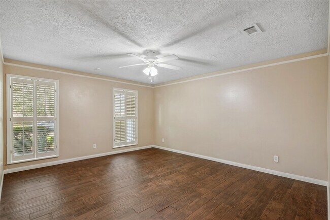 Foto del edificio - 10911 Elmdale Dr