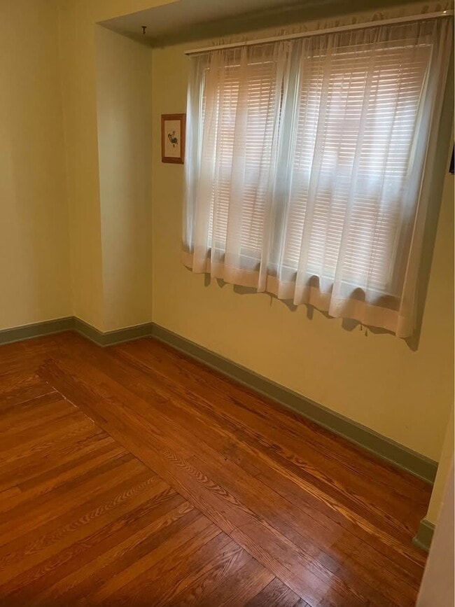 Building Photo - 320 Kenilworth Ave NE