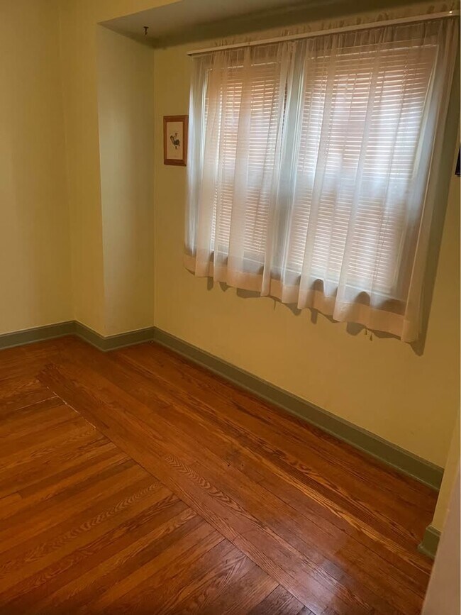 Foto del edificio - 374 Belvedere Ave NE