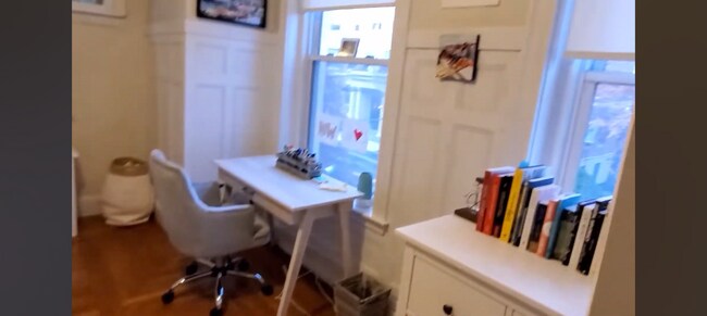 Foto del edificio - Brookline 6-Bed, 3-Bath Near BU Available for 9/1/26; Heat/HW Included