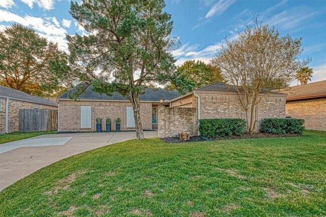 Building Photo - 11627 Briar Rose Dr
