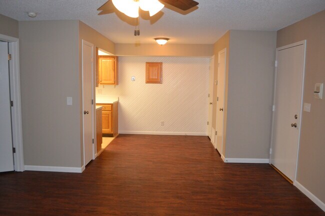 Building Photo - 450 Woodside Trail