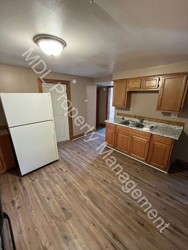 Primary Photo - 1301 Thurman St