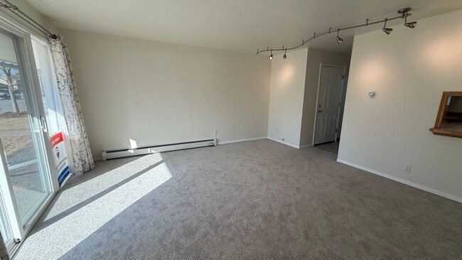 Building Photo - 2 Bedroom w/Garage in AIRPORT HEIGHTS! All utilities Included!