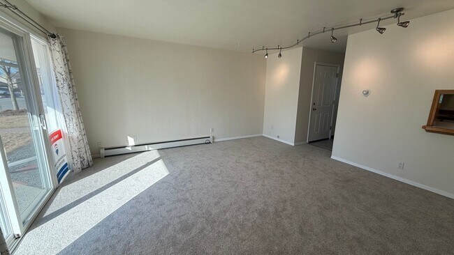 Foto del edificio - 2 Bedroom w/Garage in AIRPORT HEIGHTS! All utilities Included!