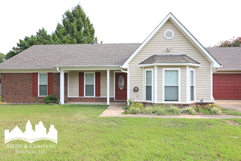 Foto principal - 554 McLaughlin Dr