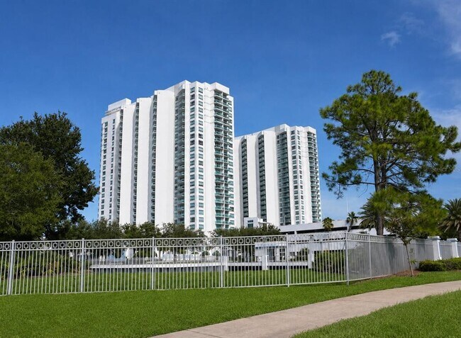 Foto del edificio - 241 Riverside Dr