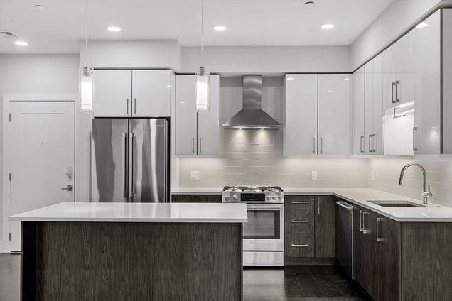 Foto del edificio - Modern 2BR / 2BA Condo with Private Deck & Garage Parking at The Post