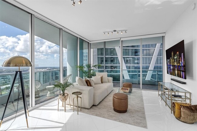 Building Photo - 900 Biscayne Blvd