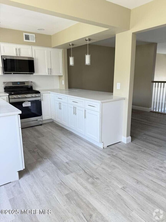 Building Photo - 554 Clubhouse Dr
