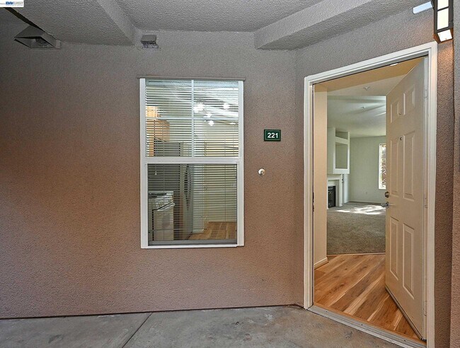 Foto del edificio - 280 Caldecott Ln