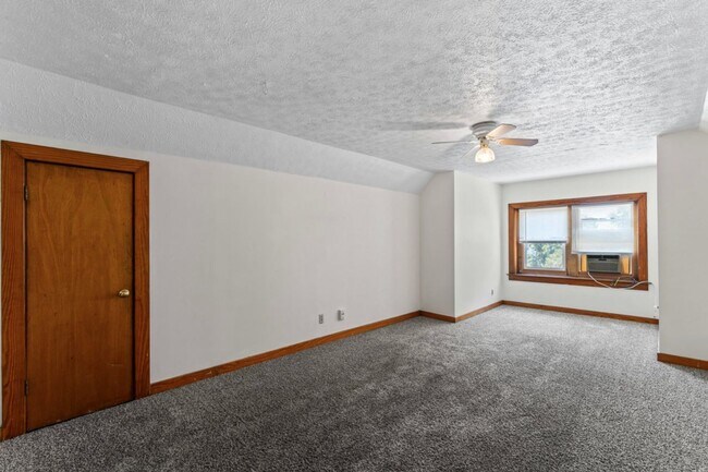 Building Photo - 817 Rubel Ave
