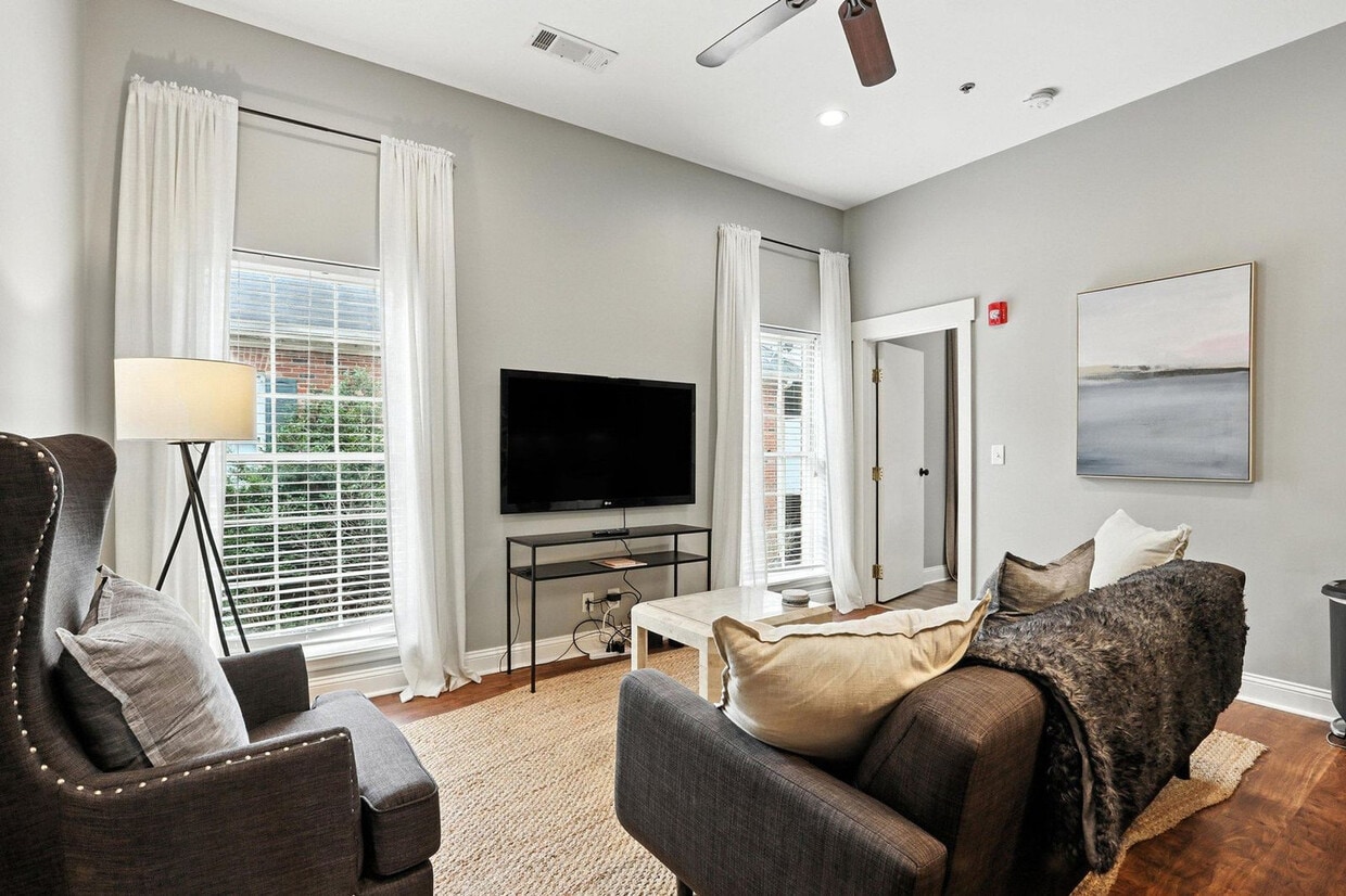 Foto principal - 480 N Thomas St