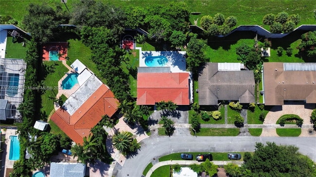 Photo - Northeast 18th Court, Miami, FL 33179 - 4 ... House