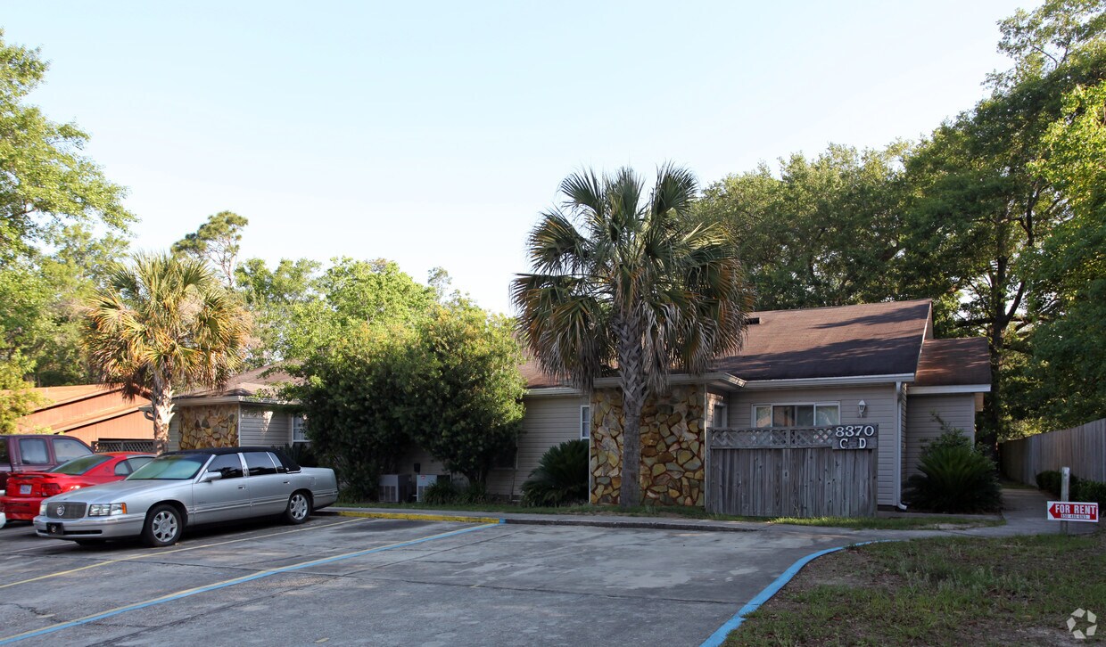 Foto principal - 8370 Country Walk Dr