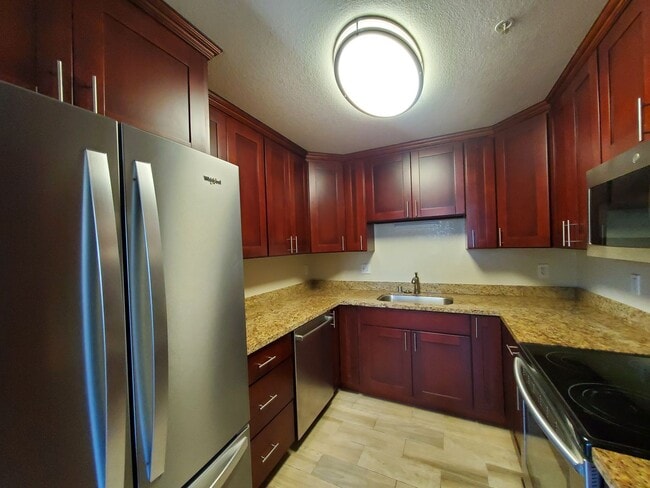 Building Photo - Spacious 2 bedroom 2 bath condo with perfect floor plan