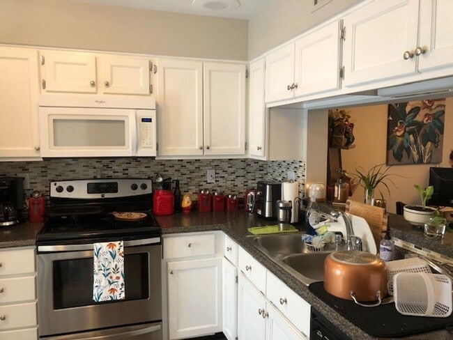 Foto del edificio - WILLOW CREEK POINTE