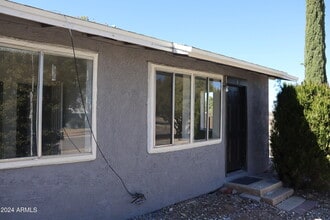 Building Photo - 548 Graham Pl